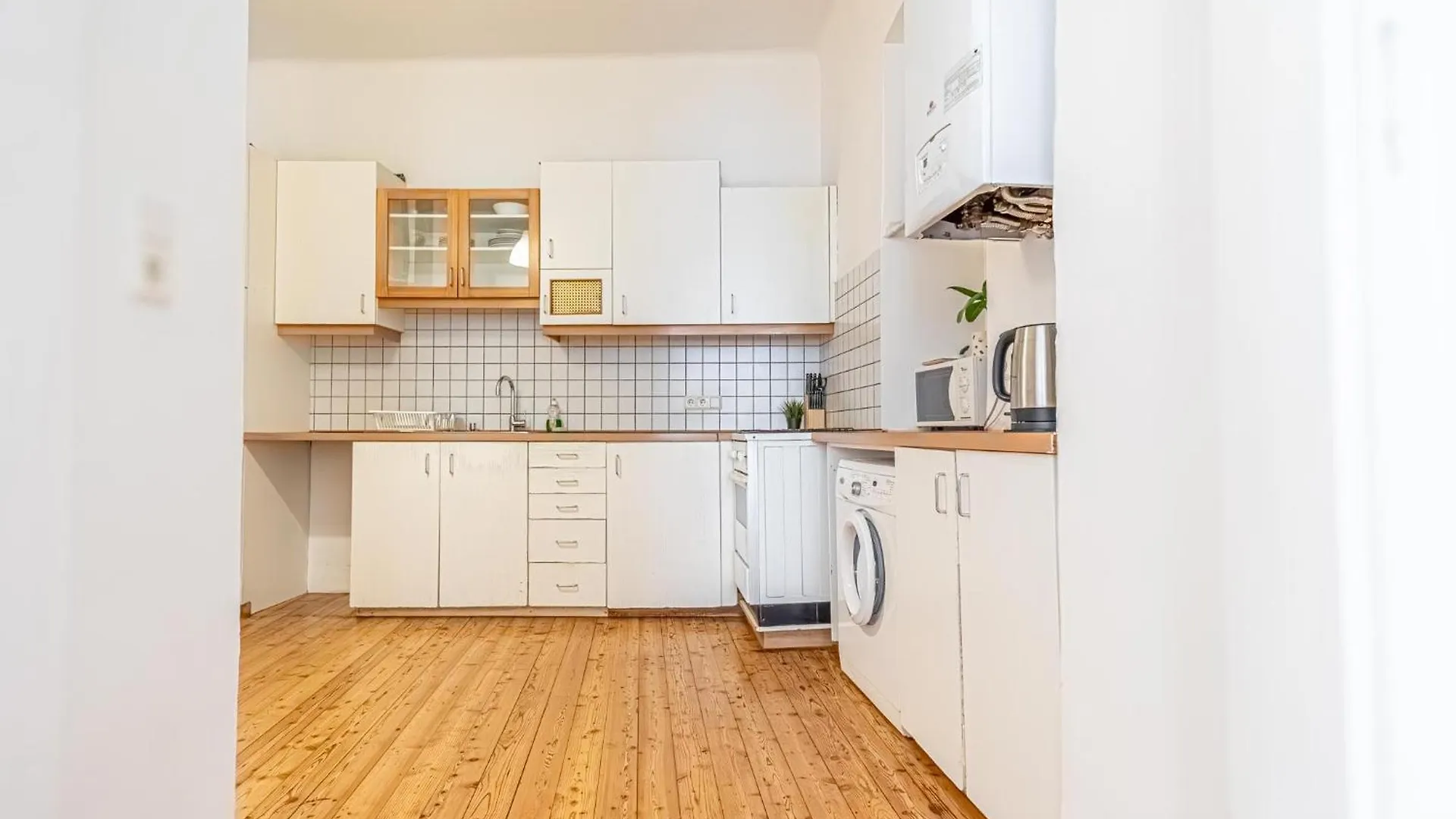 Simple Apartment Near Wiener Stadthalle