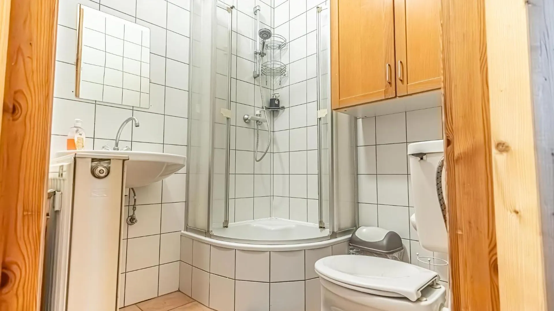 Simple Apartment Near Wiener Stadthalle 오스트리아