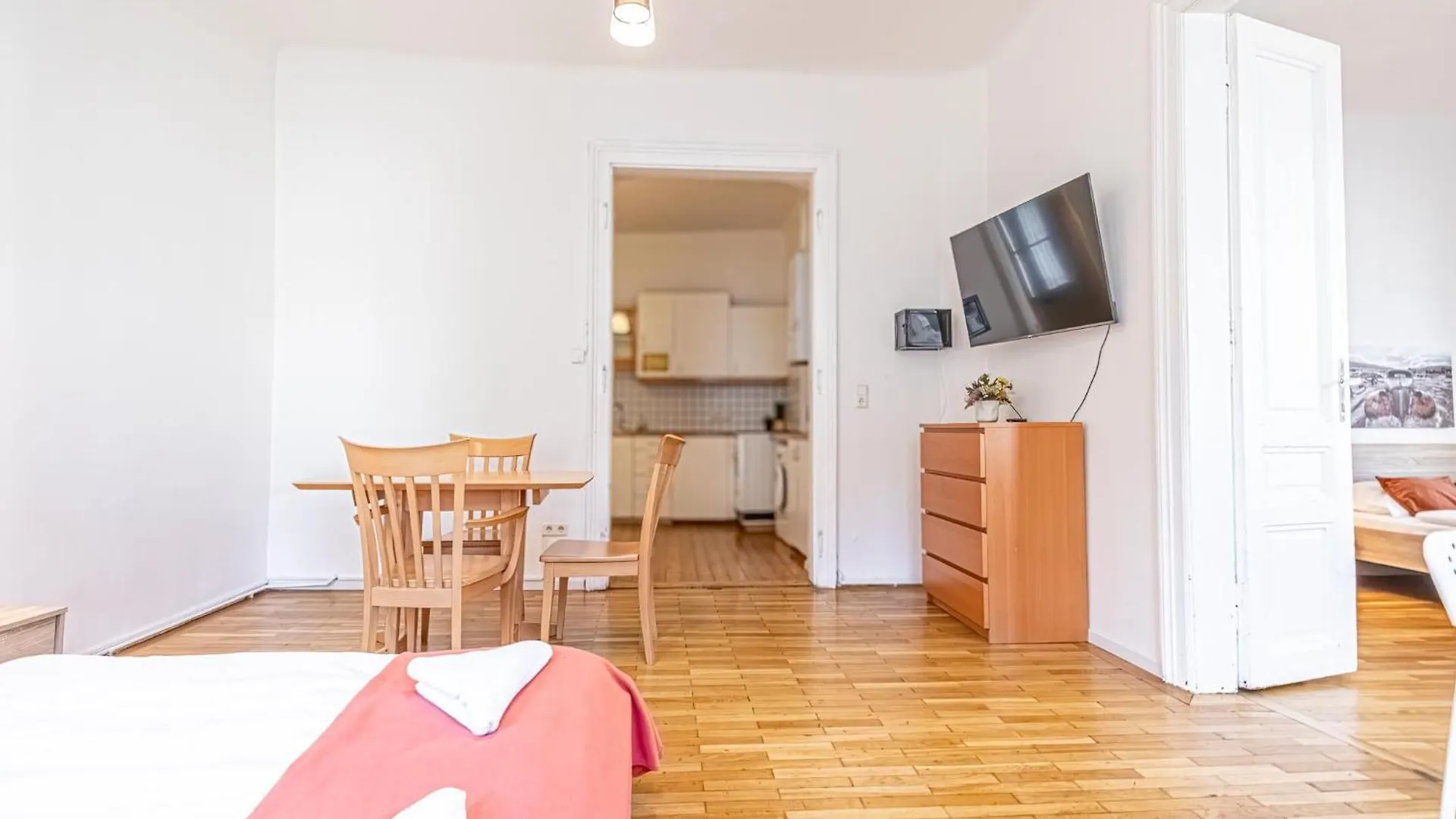 Simple Apartment Near Wiener Stadthalle