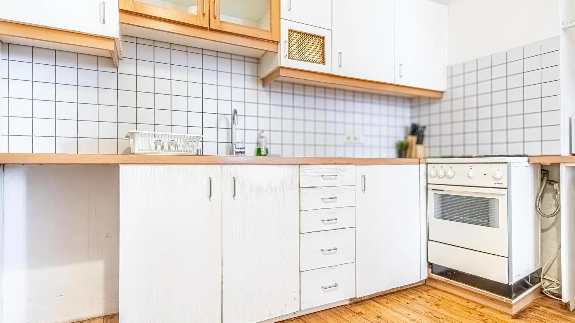 Simple Apartment Near Wiener Stadthalle Österrike