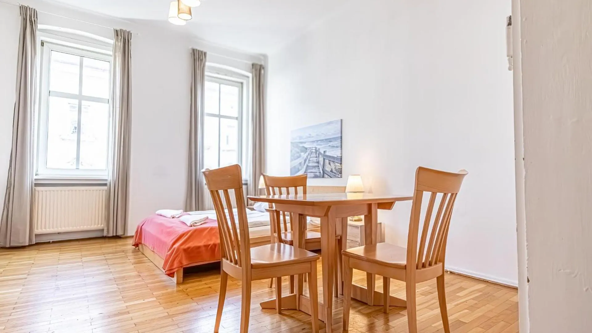 Simple Apartment Near Wiener Stadthalle Österrike