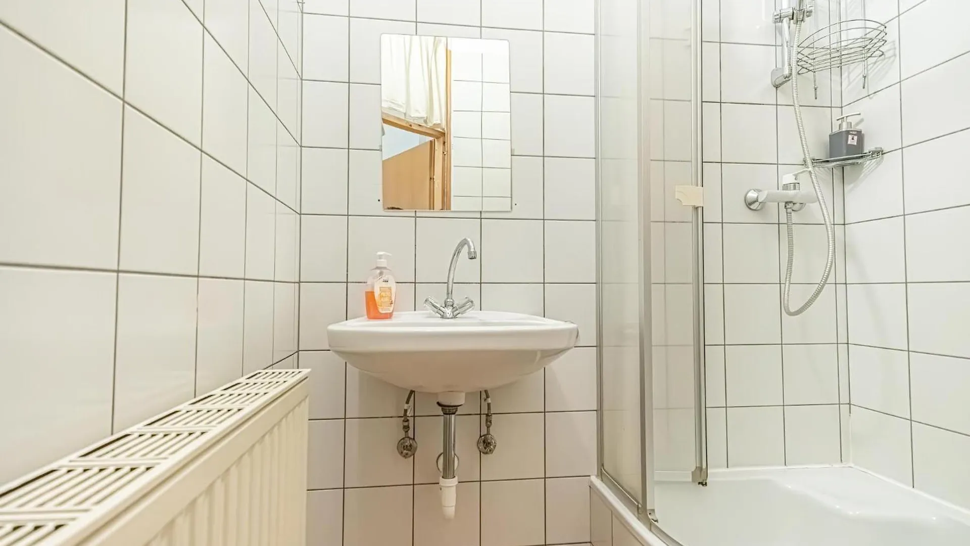 Simple Apartment Near Wiener Stadthalle 0*, Wien Österrike