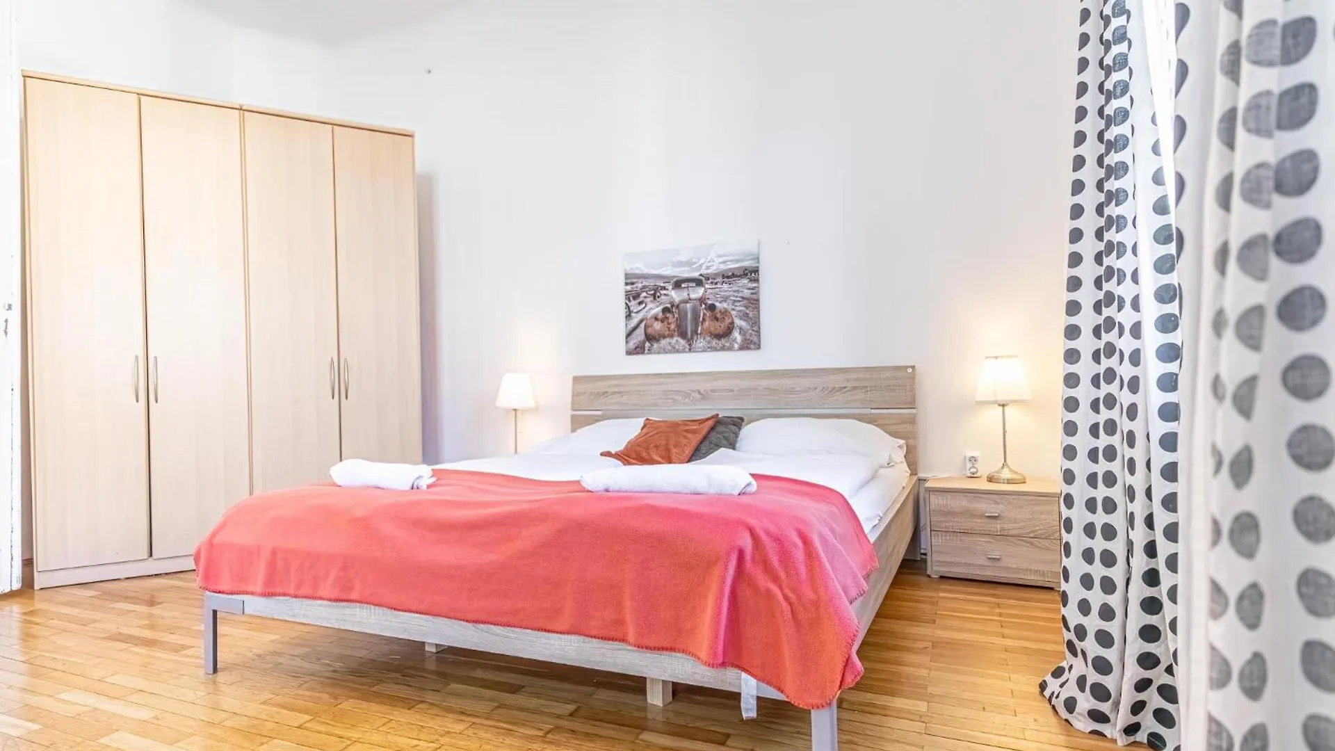 Simple Apartment Near Wiener Stadthalle Österrike